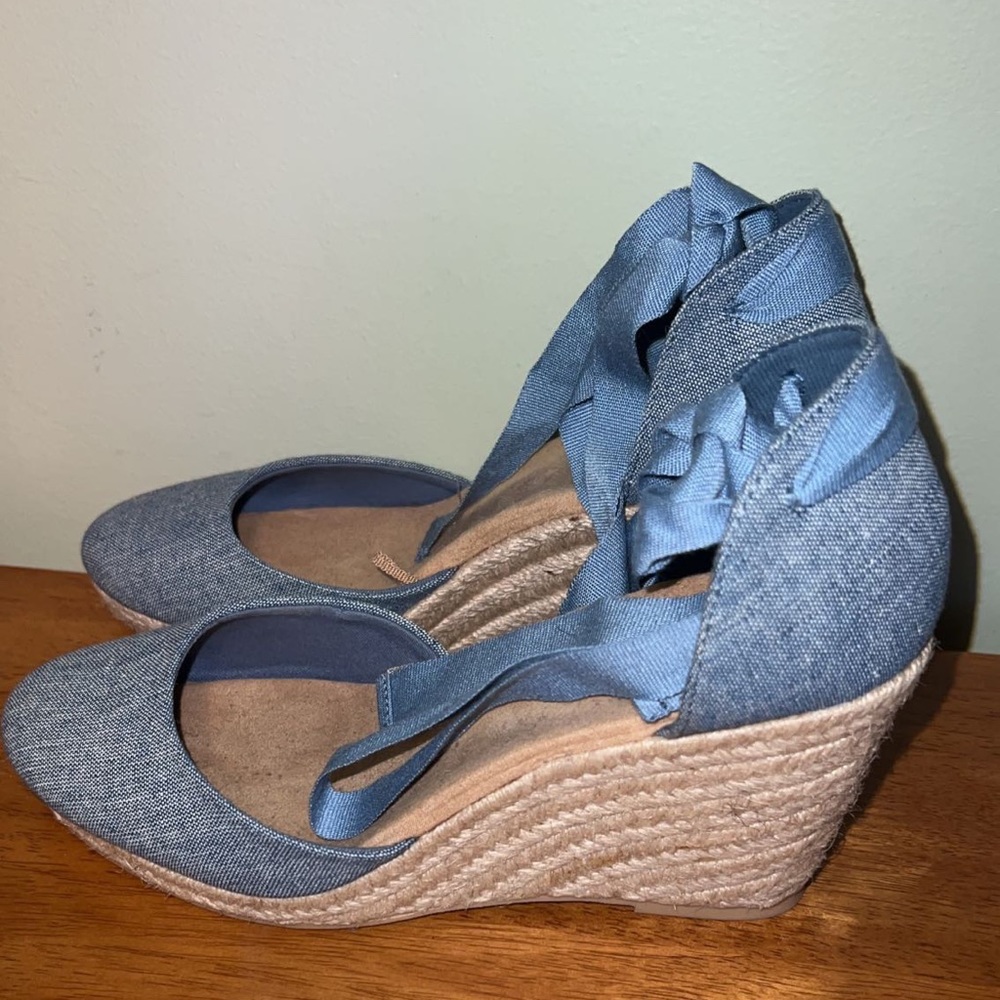 Old Navy Blue Wedges. Never worn before. Just tried once.